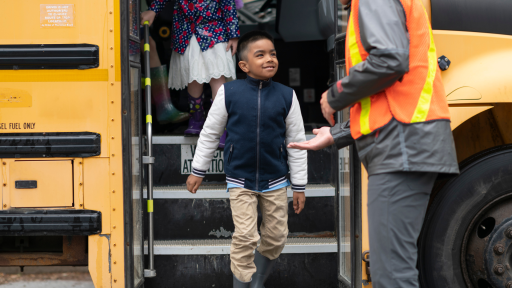 Children Get off from the bus